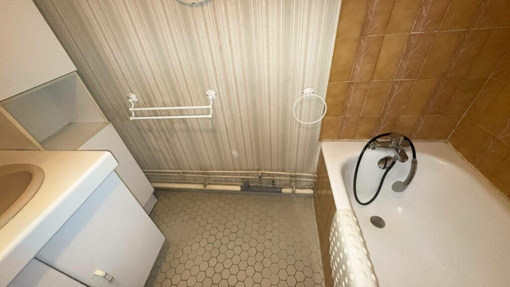 salle de bain avant travaux 