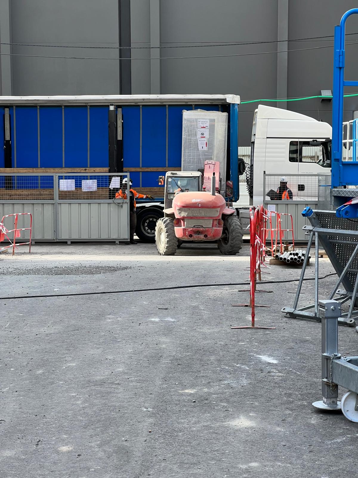 Cabine sanitaire préfabriquée posée par ITSS sur un chantier de logements collectifs en Île-de-France